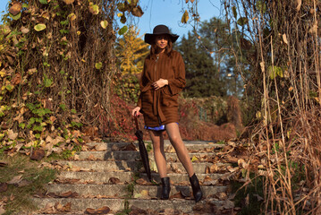 Naklejka premium Young woman in the botanical garden