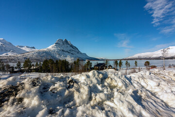 Fiordi Norvegesi,la Lapponia laghi ghiacciati mare,neve e un paesaggio invernale