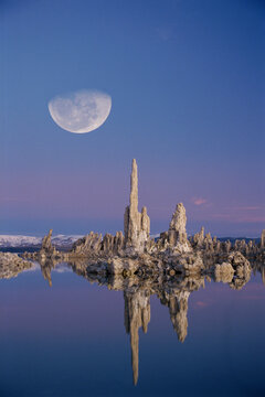 Mono Lake Tufa State Reserve, California, USA