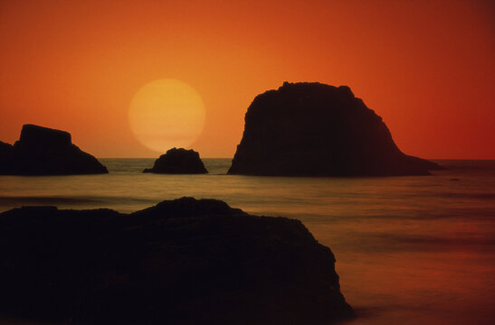Sunset at Ruby Beach, Olympic National Park, Washington, USA
