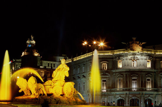 Fountain lit up at night, Cibeles Fountain, Plaza de Cibeles, Madrid, Spain