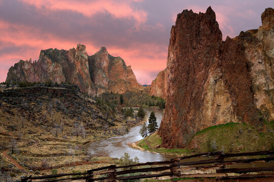 River passing through mountains, Smith Rock State Park, Oregon, USA