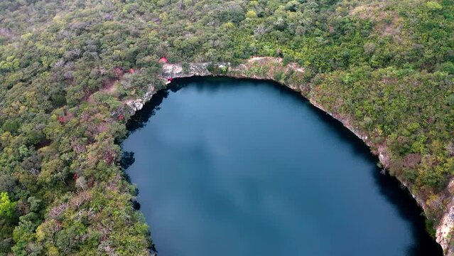 Zona verde, monta&ntilde;as virgen, cenotes de candelaria, nent&oacute;n, Huehuetenango, Guatemala, vista a&eacute;rea con dron