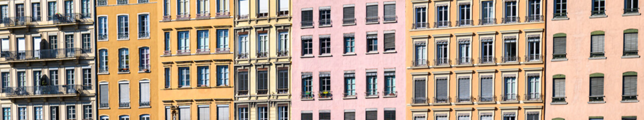 Fototapeta na wymiar Lyon facade