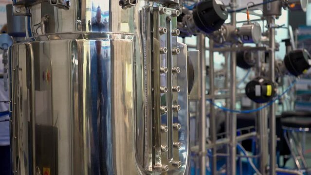 Equipment for pharmaceutical and chemical industry, biotechnological and chemical reactor