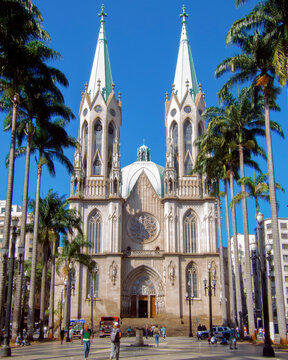 Sao Paulo Metropolitan Cathedral (Catedral da S&eacute;). View from the outside plaza (Marco Zero de S&atilde;o Paulo)