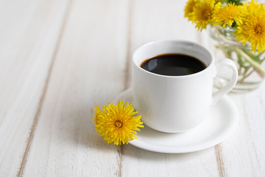 たんぽぽコーヒー　デカフェ　白背景　朝
