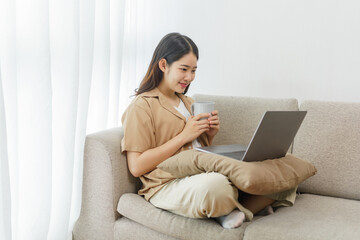 Naklejka premium Online lifestyle concept A working woman having an online conference with her cooperative team on the cloth sofa