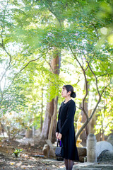 お葬式・葬儀に来た女性
