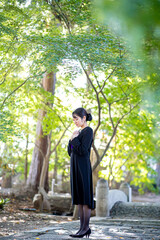 お葬式・葬儀に来た女性
