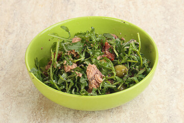 Salad with tuna and rucola