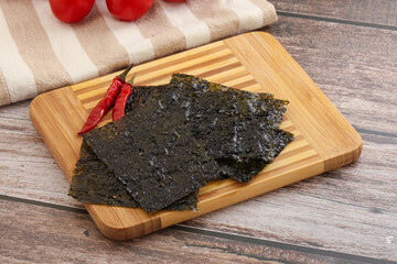 Fototapeta na wymiar Korean cuisine - Nori seaweed chips