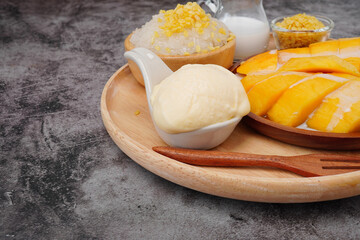 Mango sticky rice and fresh coconut milk, Thai desserts