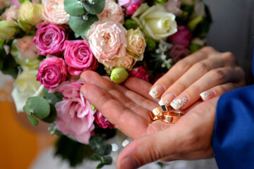 Obraz na płótnie Canvas wedding wedding rings hands bouquet flowers. High quality photo