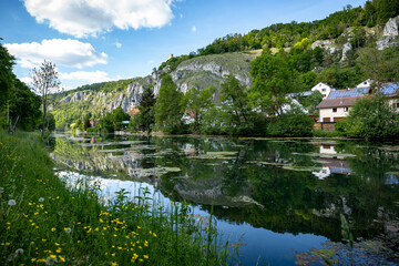 Fototapeta premium Idyllic view of the village of Markt Essing in Bavaria, Germany in the Altmühltal on a sunny day in spring