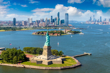 Statue of Liberty n New York - Powered by Adobe