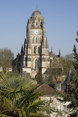 Cathédrale Saint-Pierre à Saintes en France