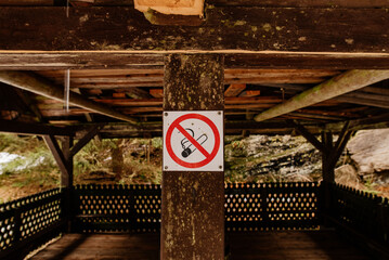 Zakaz palenia pod altaną