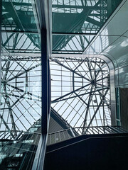 Gebäude Luminaden, viel Stahl und Glas. Tolle Spiegelungen von allen Seiten.