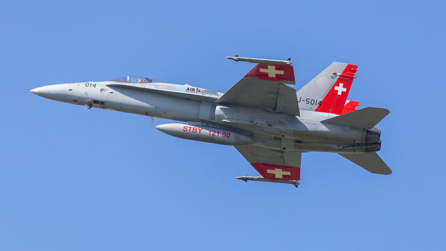 Mc Donnell Douglas F/A 18 Hornet, demonstration at Payerne Air 14