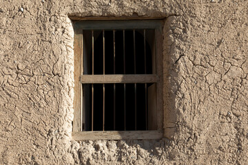 Fototapeta na wymiar An old window in the village of Al-Aqar, which is located in Nizwa, near the castle