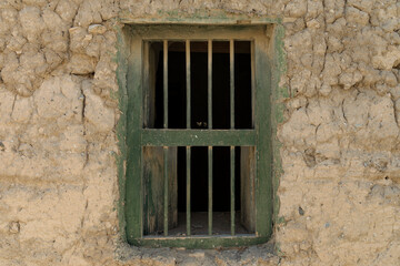Fototapeta na wymiar An old window in the village of Al-Aqar, which is located in Nizwa, near the castle