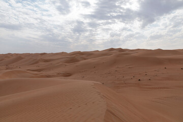 Fototapeta na wymiar Badiyah desert in Oman with beautiful clouds 