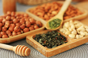 Loose green tea and nuts