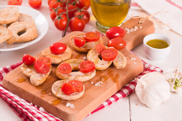 Friselle with cherry tomatoes and olive oil.