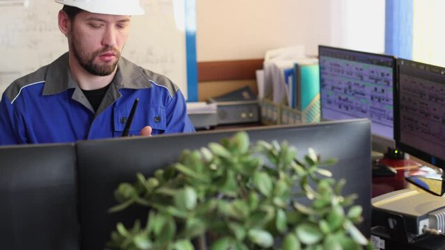 Dispatcher Images – Browse 12,799 Stock Photos, Vectors, and Video ...