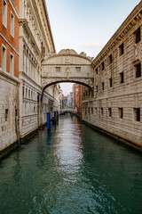 Fototapeta na wymiar Bridge of Sighs, Ponte dei Sospiri in Venice, Italy. Venice's famous Bridge of Sighs was designed by Antonio Contino and was built at the beginning of the 17th century.