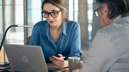 Business people discussion advisor concept
