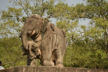 Fototapeta na wymiar statue of elephant carrying human