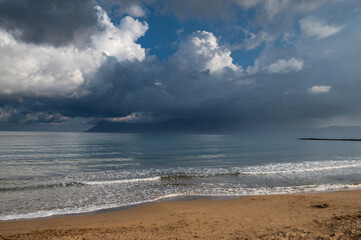 Fototapeta na wymiar beach and clouds