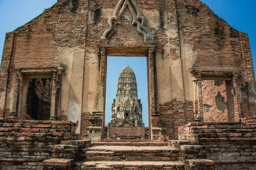 Fototapeta premium THAILAND Ruins and Antiques at the Ayutthaya Historical Park Tourists from around the world Buddha decay