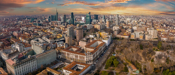 Obraz premium Milan skyline, Italy. Panorama of Milano city with the Porto Nuovo business district. Panoramic view of Milan in summer from above. Cityscape of Milan with the tall modern buildings.