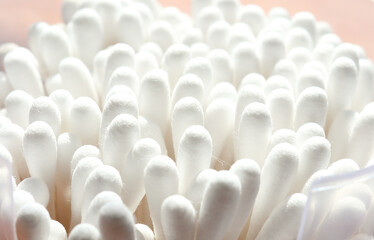 Obraz premium 耳かき用の綿棒Cotton swab for earpick
