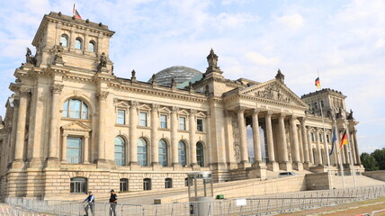 Das Reichstagsgebäude, Sitz des Deutschen Bundestages, in Berlin.