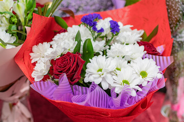 White large daisies and roses. Beautiful bouquet for the newlyweds.