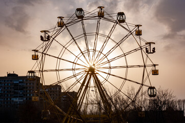 Ferris wheel in the setting sun!