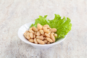 White canned beans for vegan suisine