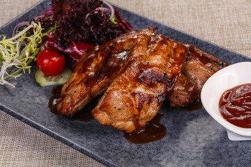 Grilled pork ribs with celery and carrot