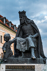 Król Kazimierz Wielki, posąg, figura, rzeźba, pomnik, Niepołomice, historia, sztuka, postać, Memoriał, korona