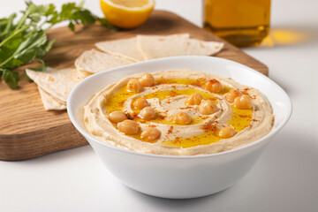 Delicious hummus with chickpeas, olive oil, lemon and pita bread. Vegetarian food concept. 