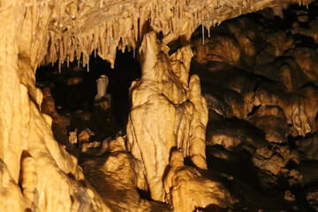 Tropfsteinhöhle - Kolbinger Höhle
