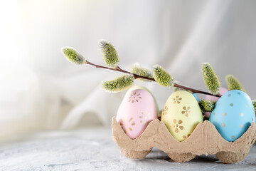Obraz premium easter eggs on the table and willow, holiday symbol, cultural traditions