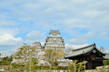 姫路城 天守閣と大手門