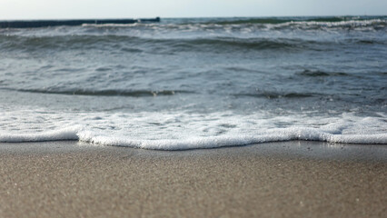 Ostsee Baltic Sea Strand Brandung Wasser Sand Wasserblasen Beach Background Hintergrund Wellen