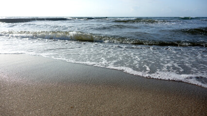Ostsee Baltic Sea Strand Brandung Wasser Sand Wasserblasen Beach Background Hintergrund Wellen