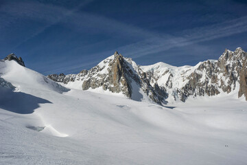 Fototapeta na wymiar view of mont blanc massif from vallee blanche